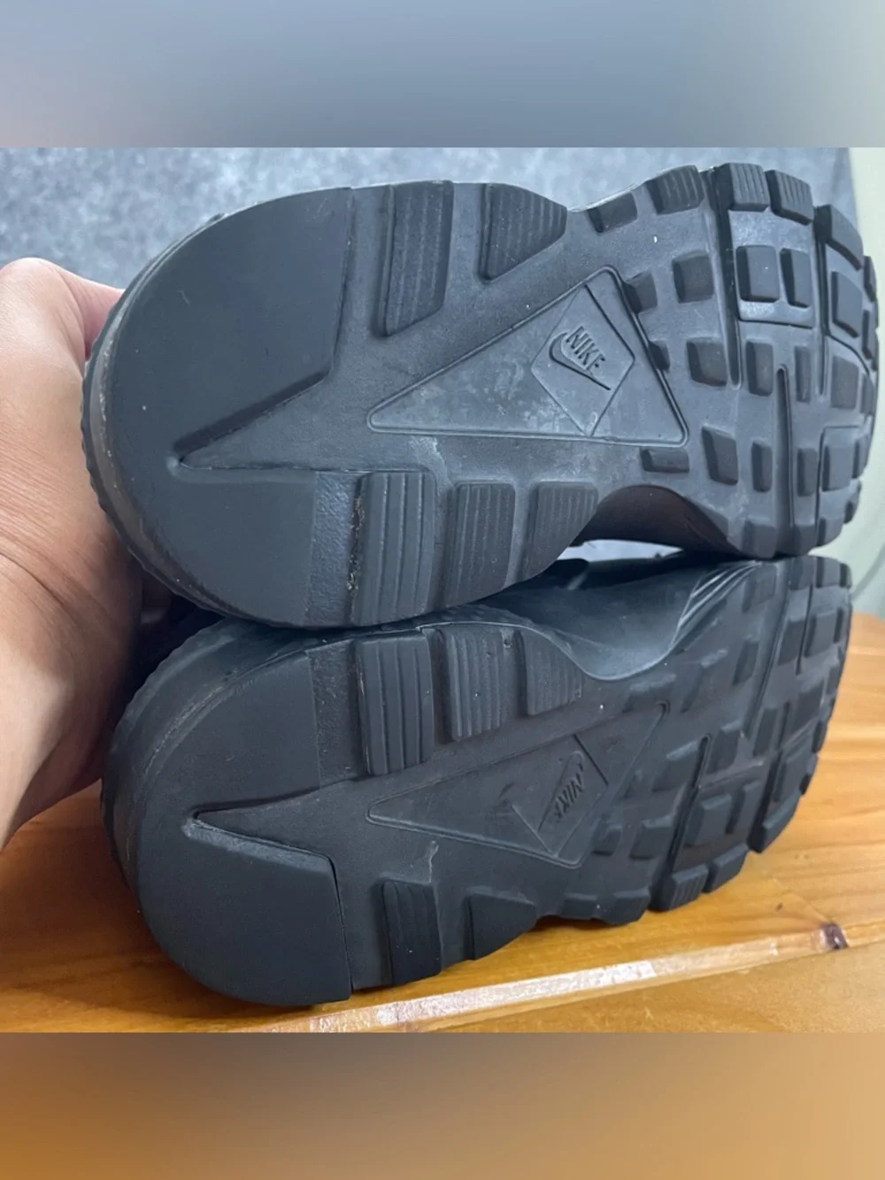 Nike Air Huarache Shoes Boys Size 6.5Y Triple Black Shoes Sneakers 654275-016‎